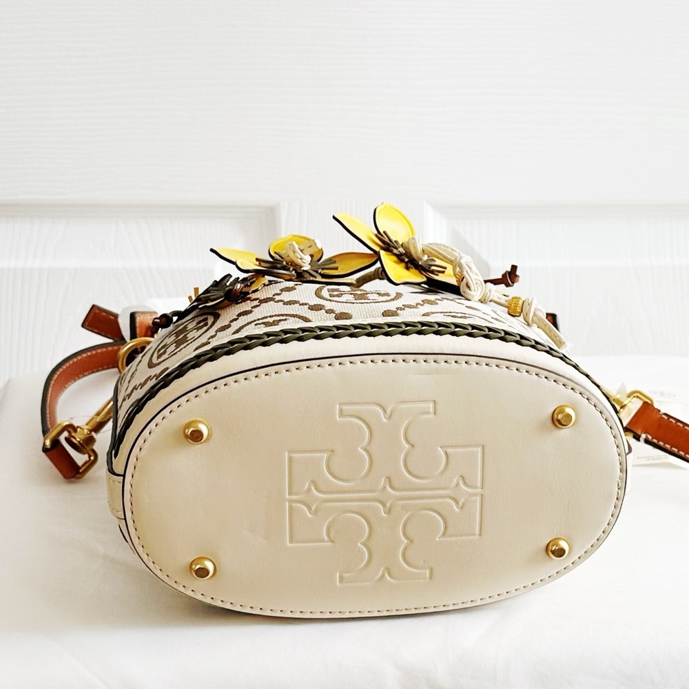 Tory Burch monogram braided floral bucket bag - Picture 6 of 9